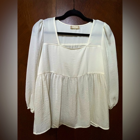 Altar'd State Tops - Altar’d State Elegant creamy White Women's Top 3/4 sleeves size medium